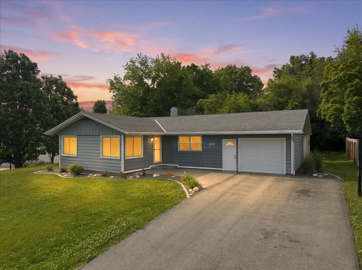 203 Highview Drive, Eureka, IL