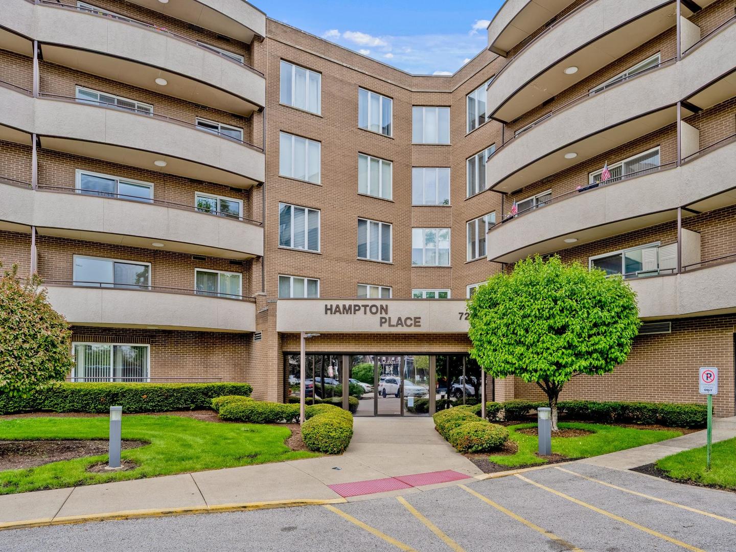 7201 N Lincoln Avenue #205, Lincolnwood, IL