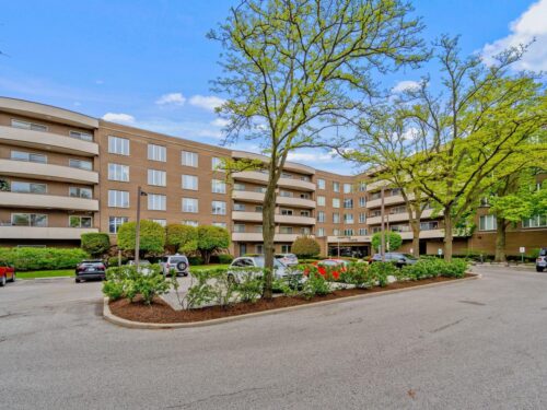 7201 N Lincoln Avenue #205, Lincolnwood, IL