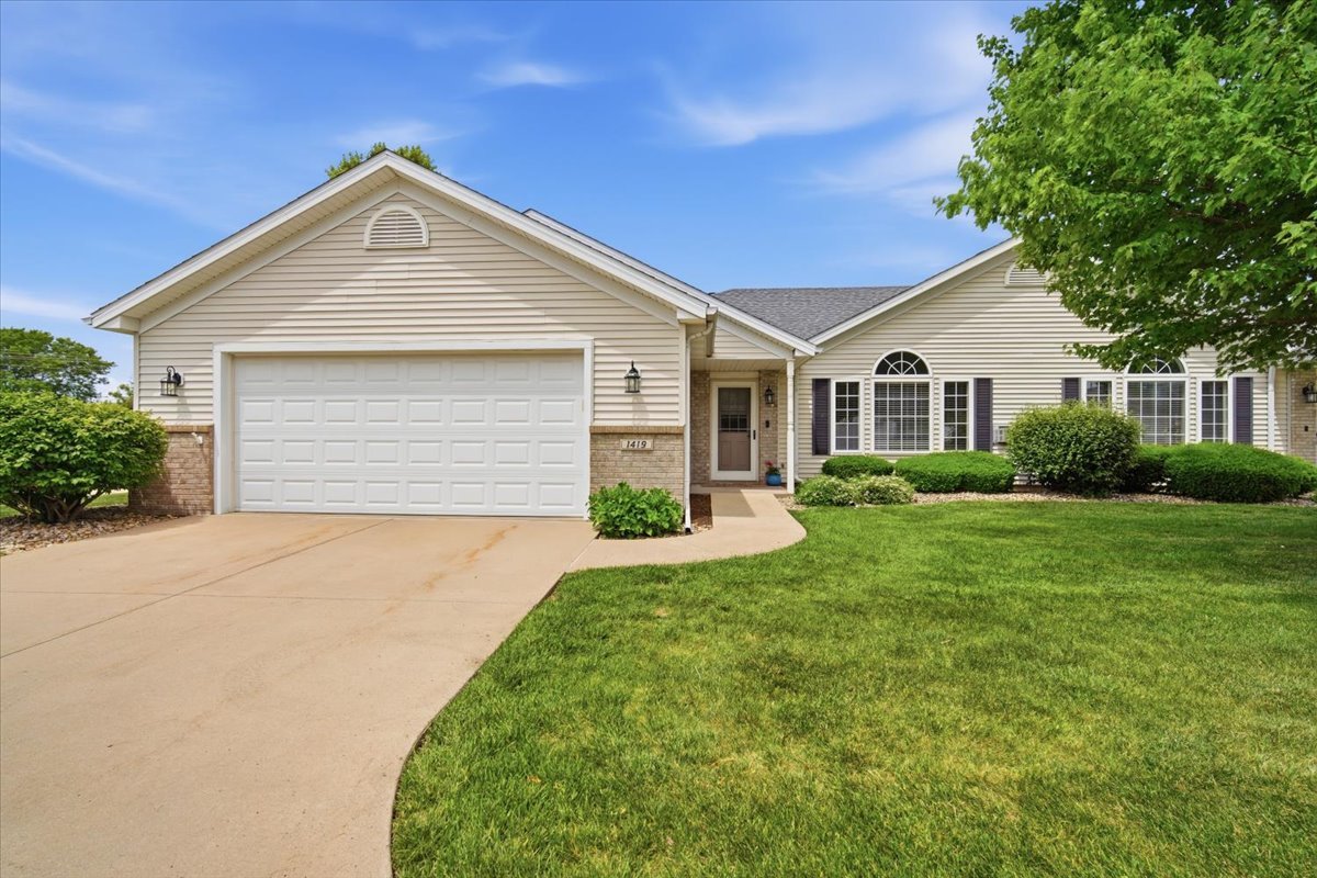 1419 Inglewood Circle, Bloomington, IL
