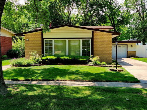 834 N Rainbow Drive, Glenwood, IL