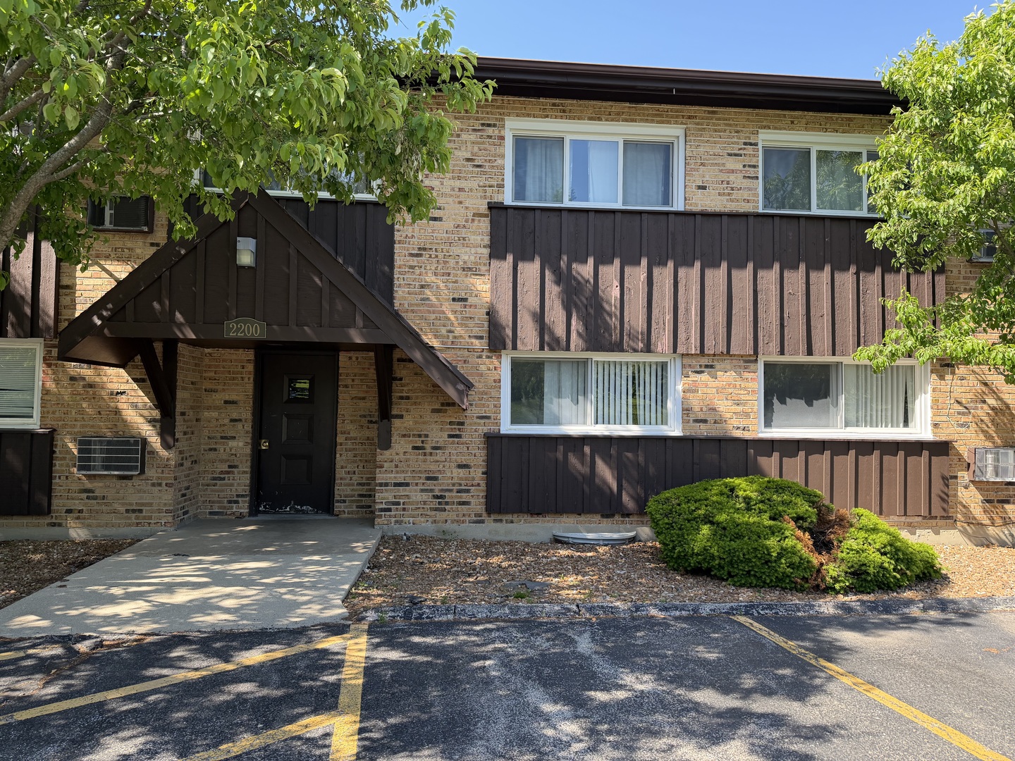 2200 Arbor Circle #1, Downers Grove, IL