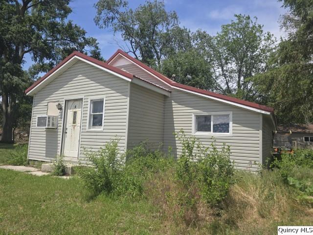 212 E Douglas, Sciota, IL