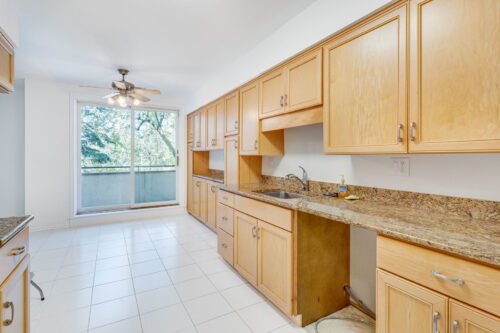 6400 N Cicero Avenue #212, Lincolnwood, IL