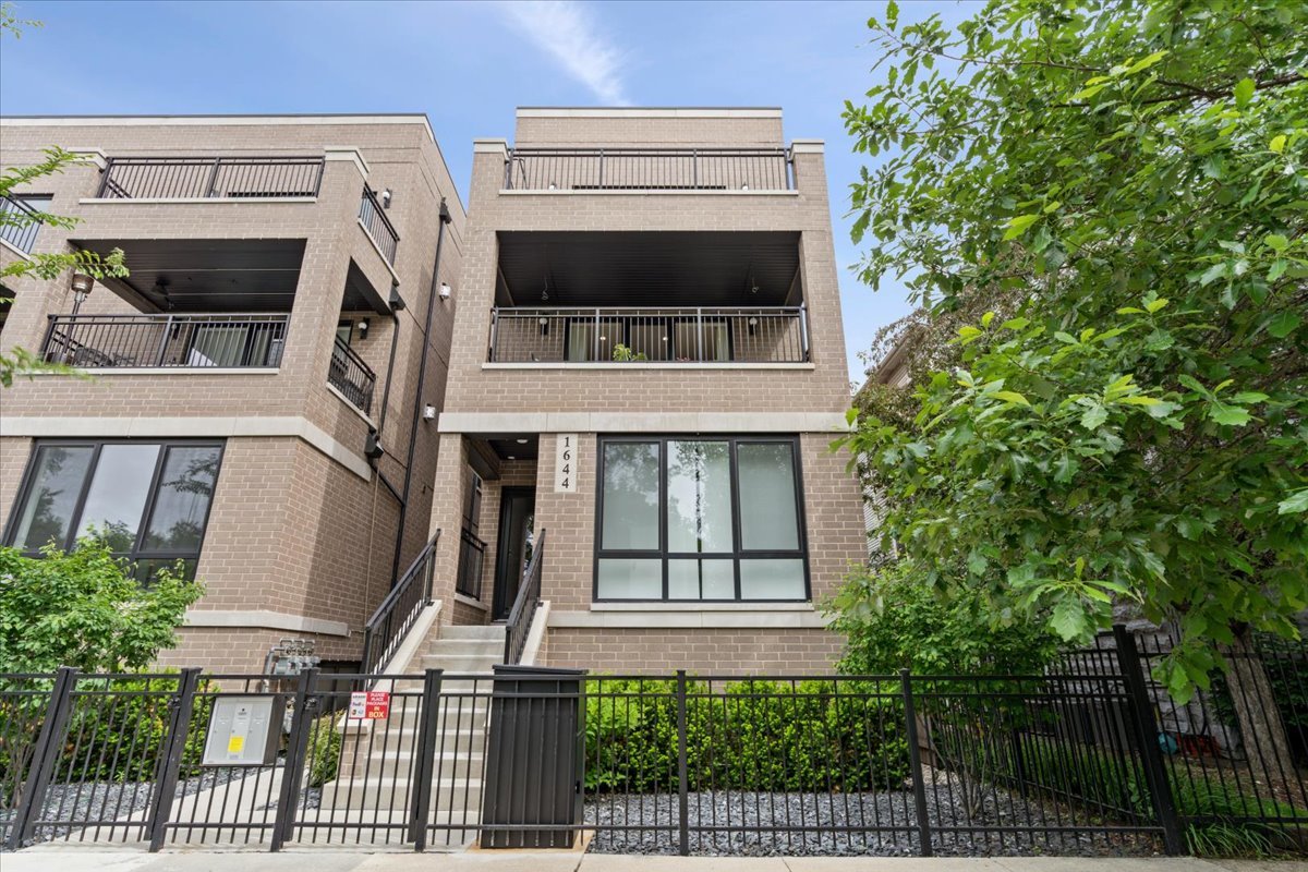 1644 W Diversey Parkway #2, Chicago, IL