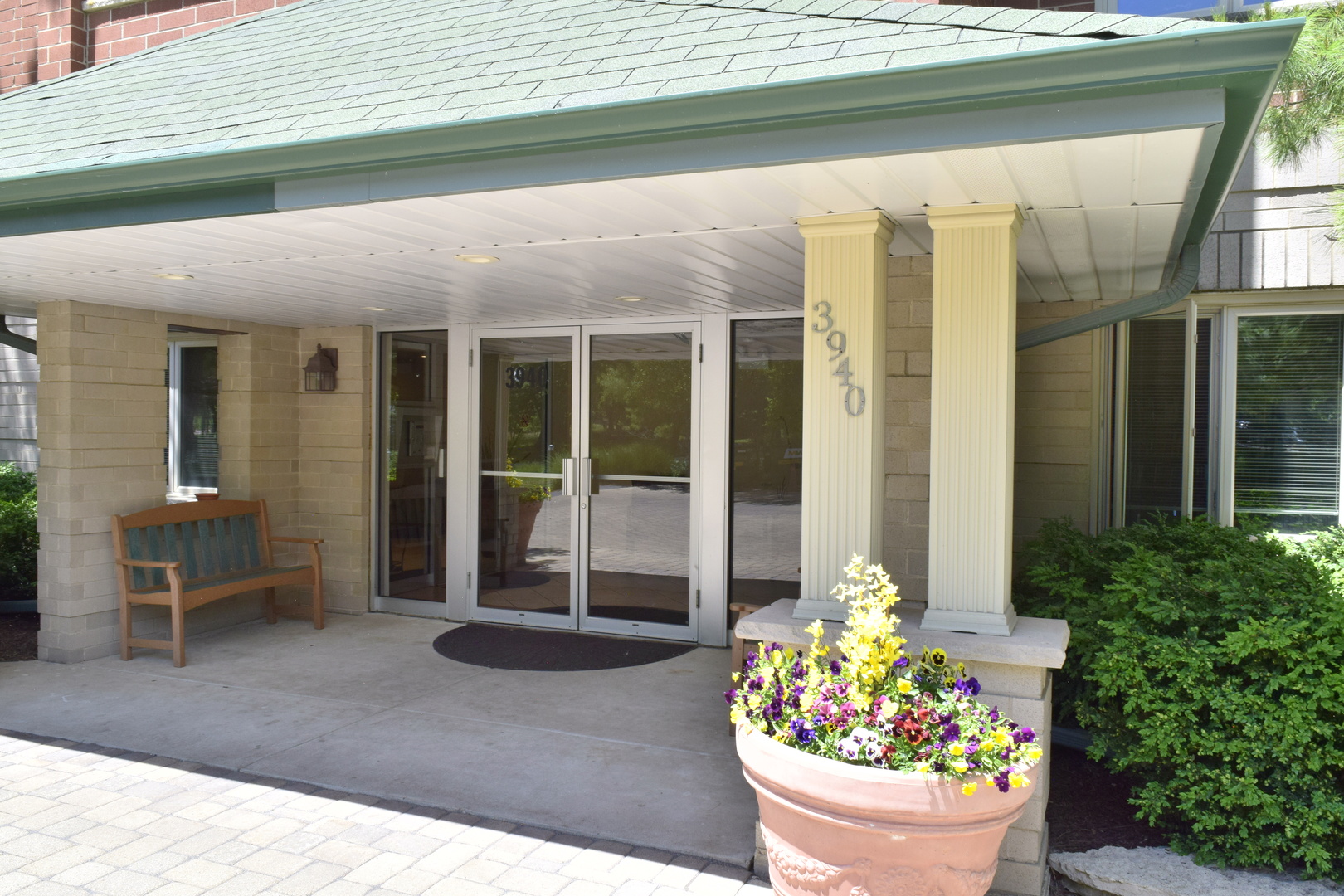 3940 W Bryn Mawr Avenue #402, Chicago, IL