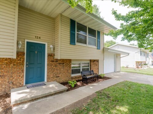 124 Hilton Drive, Lexington, IL