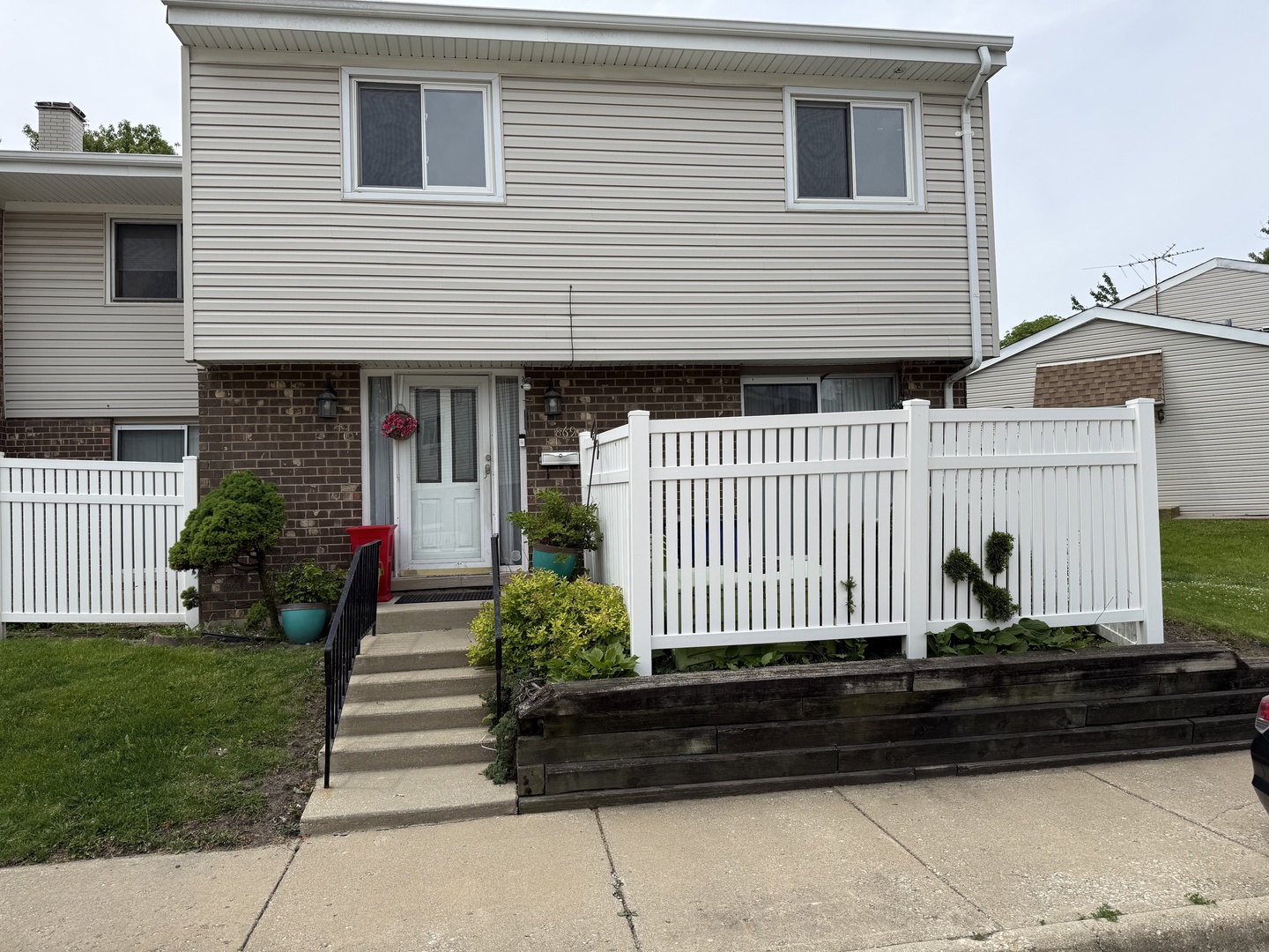 869 White Oak Lane, University Park, IL