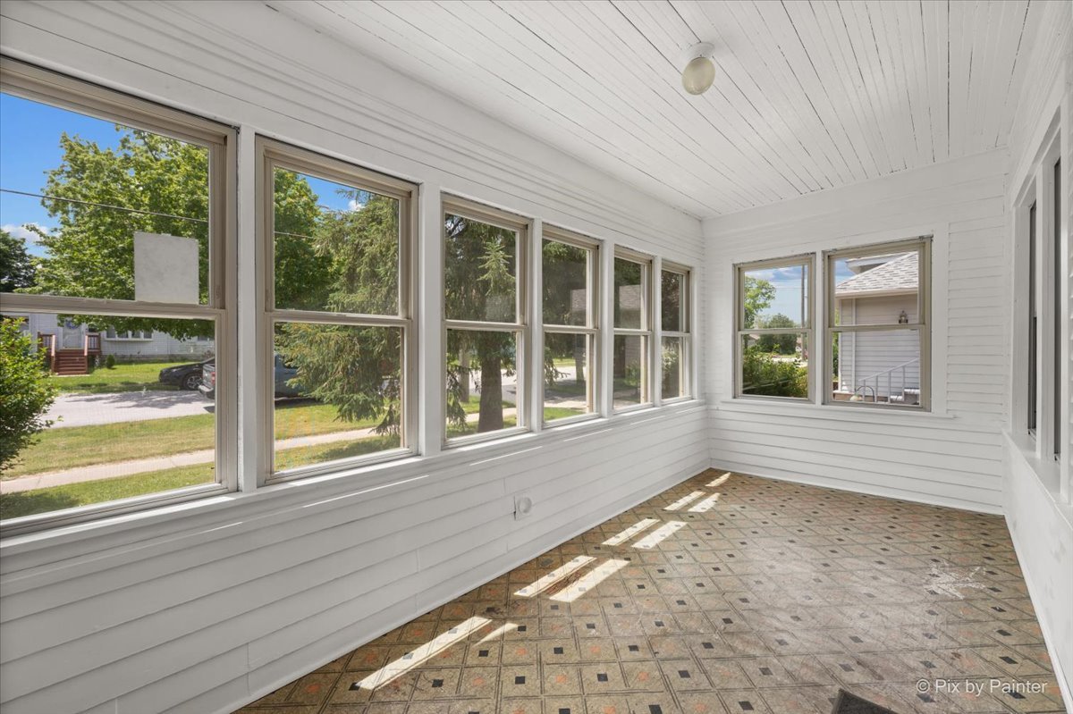 617 2nd Street, Crete, IL