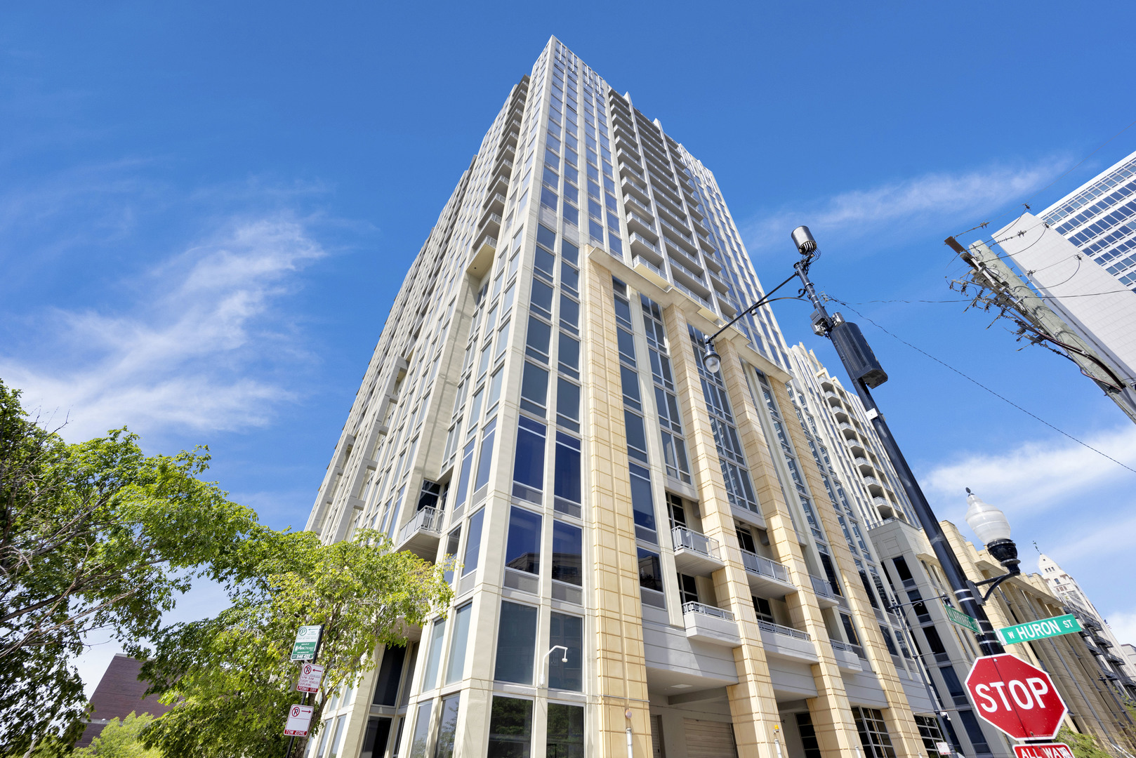 700 N Larrabee Street #1811, Chicago, IL