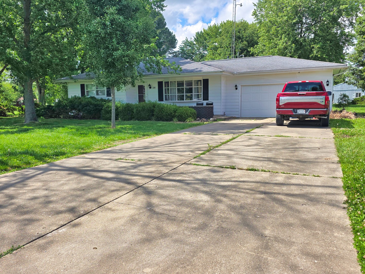 220 Oak Street, Noble, IL