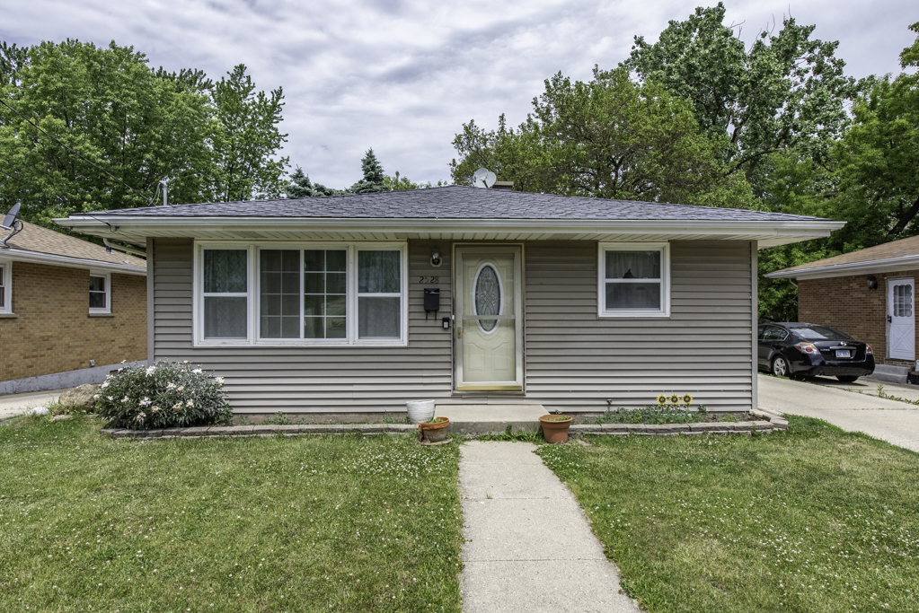 2528 Lucia Avenue, Waukegan, IL