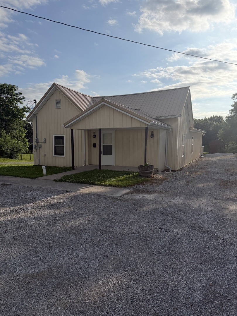300 N Virginia Street, Mcleansboro, IL