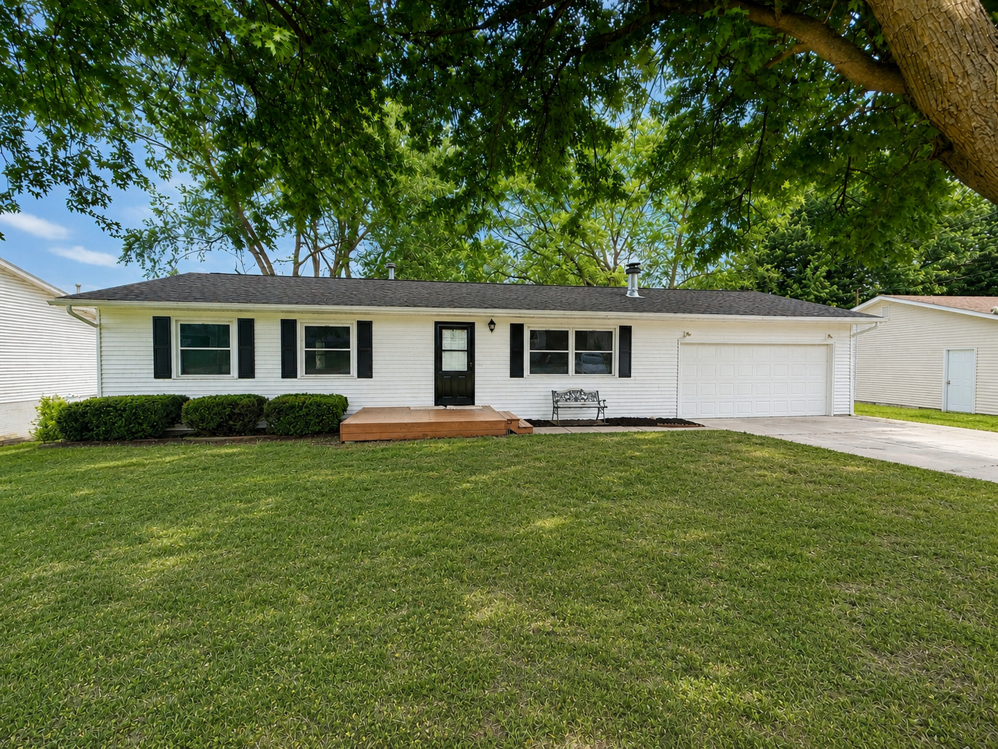 120 Henry Drive, Orion, IL