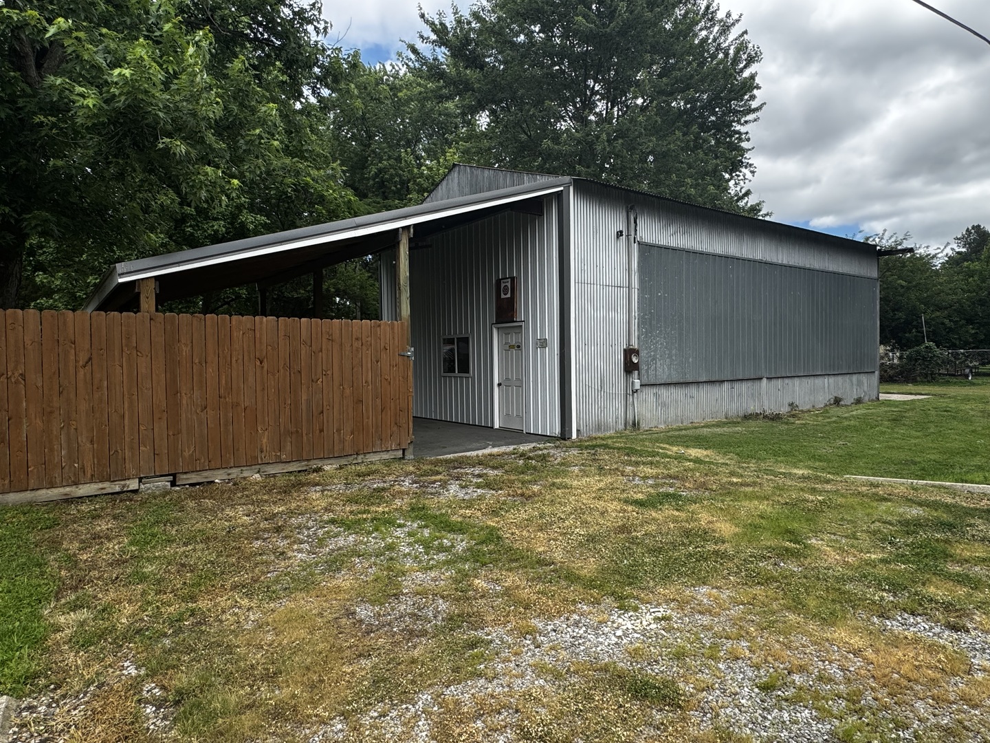 215 E Main Street, Tamaroa, IL