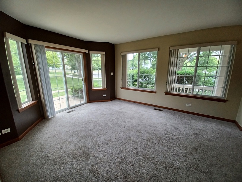 661 Lincoln Station Drive, Oswego, IL