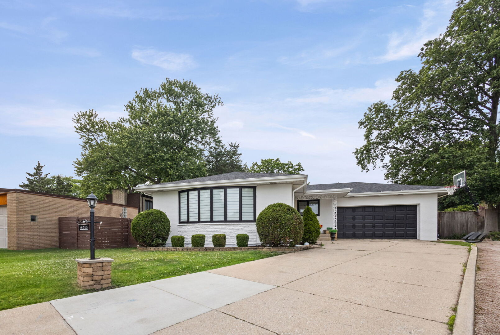 6913 N Concord Lane, Niles, IL