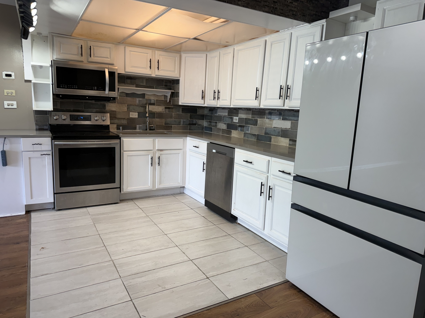 6700 S Brainard Avenue #411, Countryside, IL