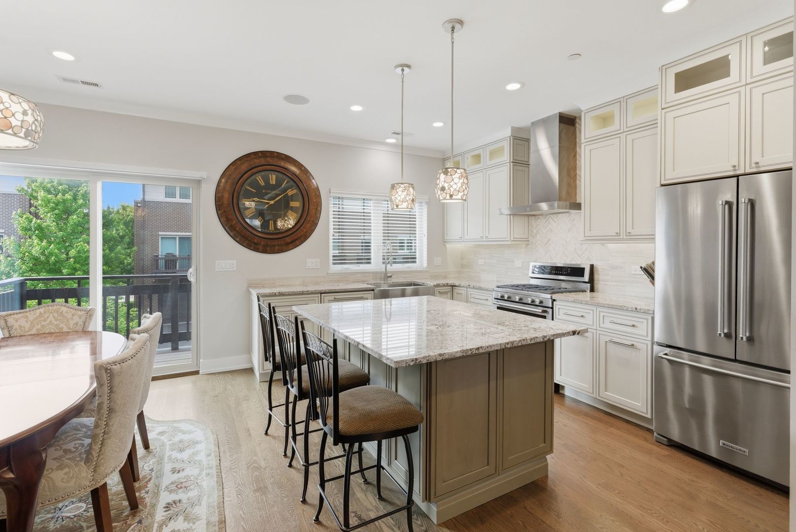 11 Forest Avenue #17, River Forest, IL