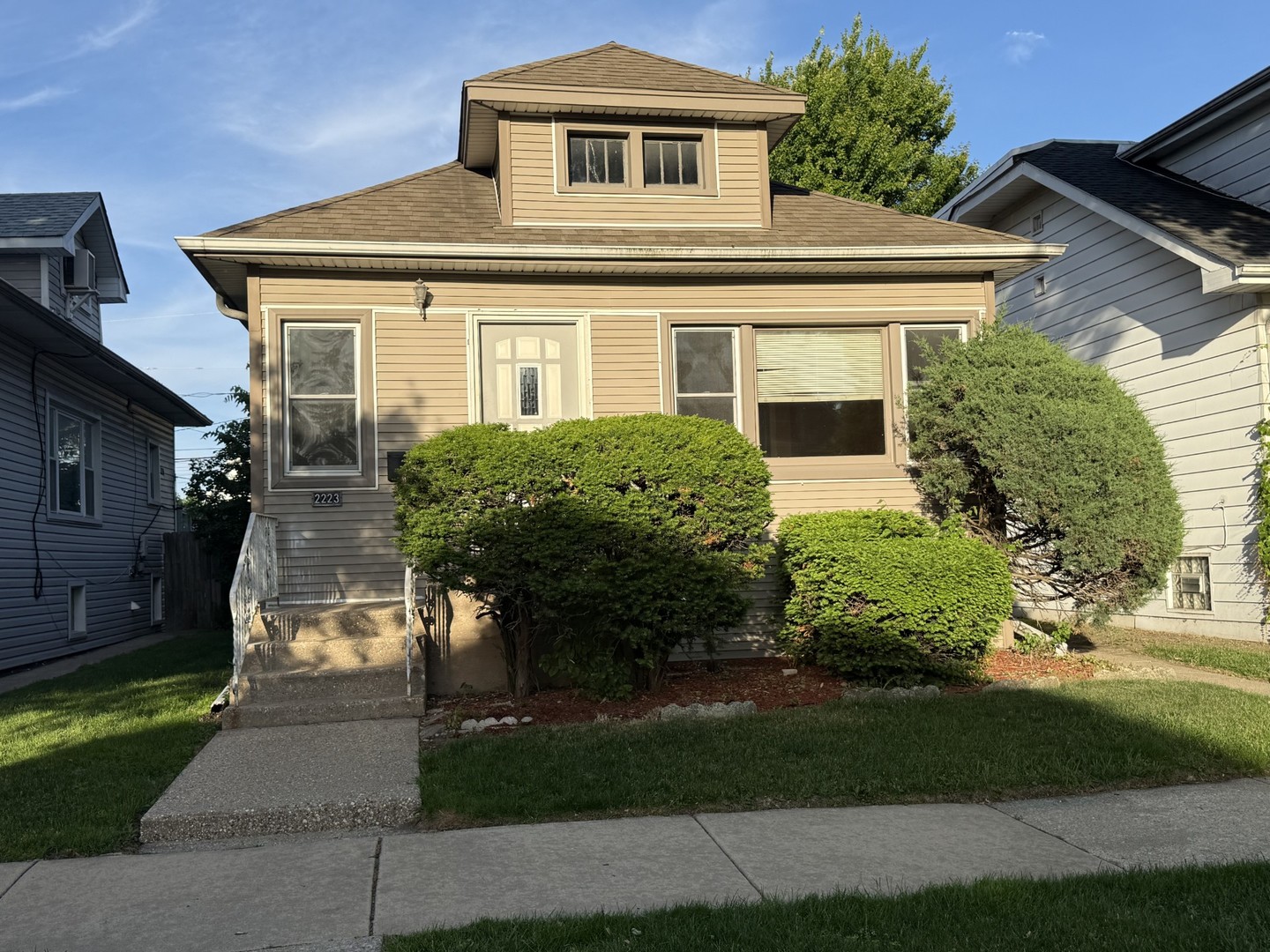 2223 N 74th Avenue, Elmwood Park, IL