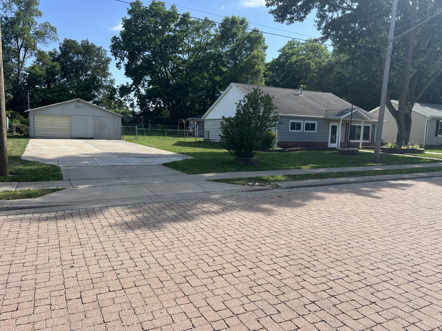 113 4TH Street, Carbon Cliff, IL