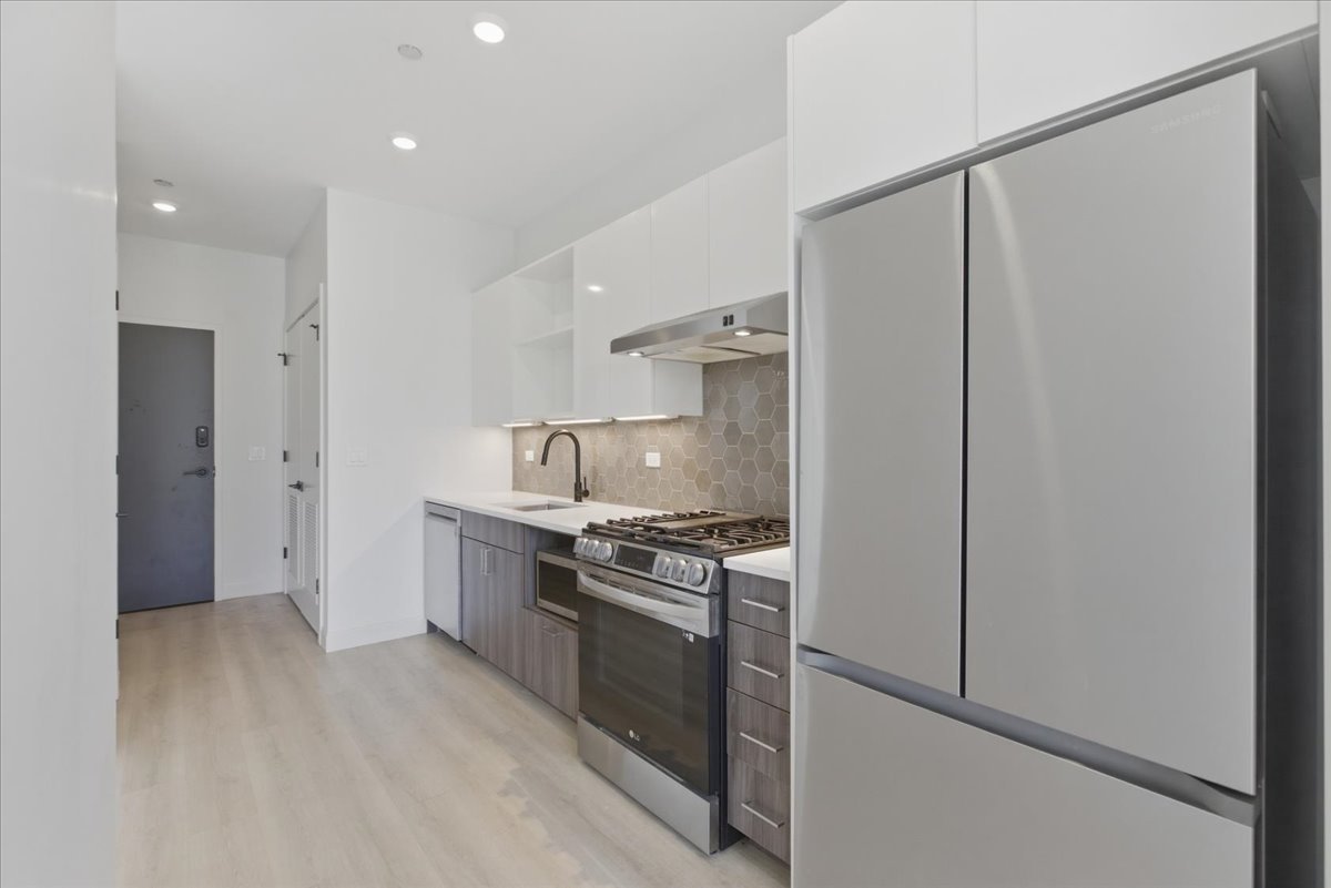 948 W Sunnyside Avenue #405, Chicago, IL