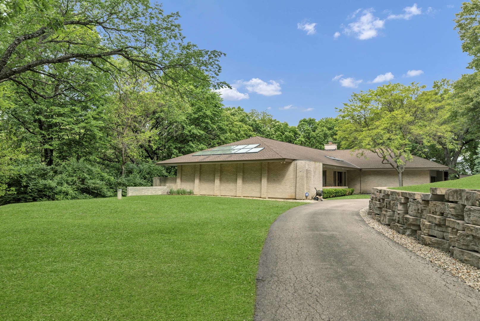 4 Far Hills Road, Barrington Hills, IL