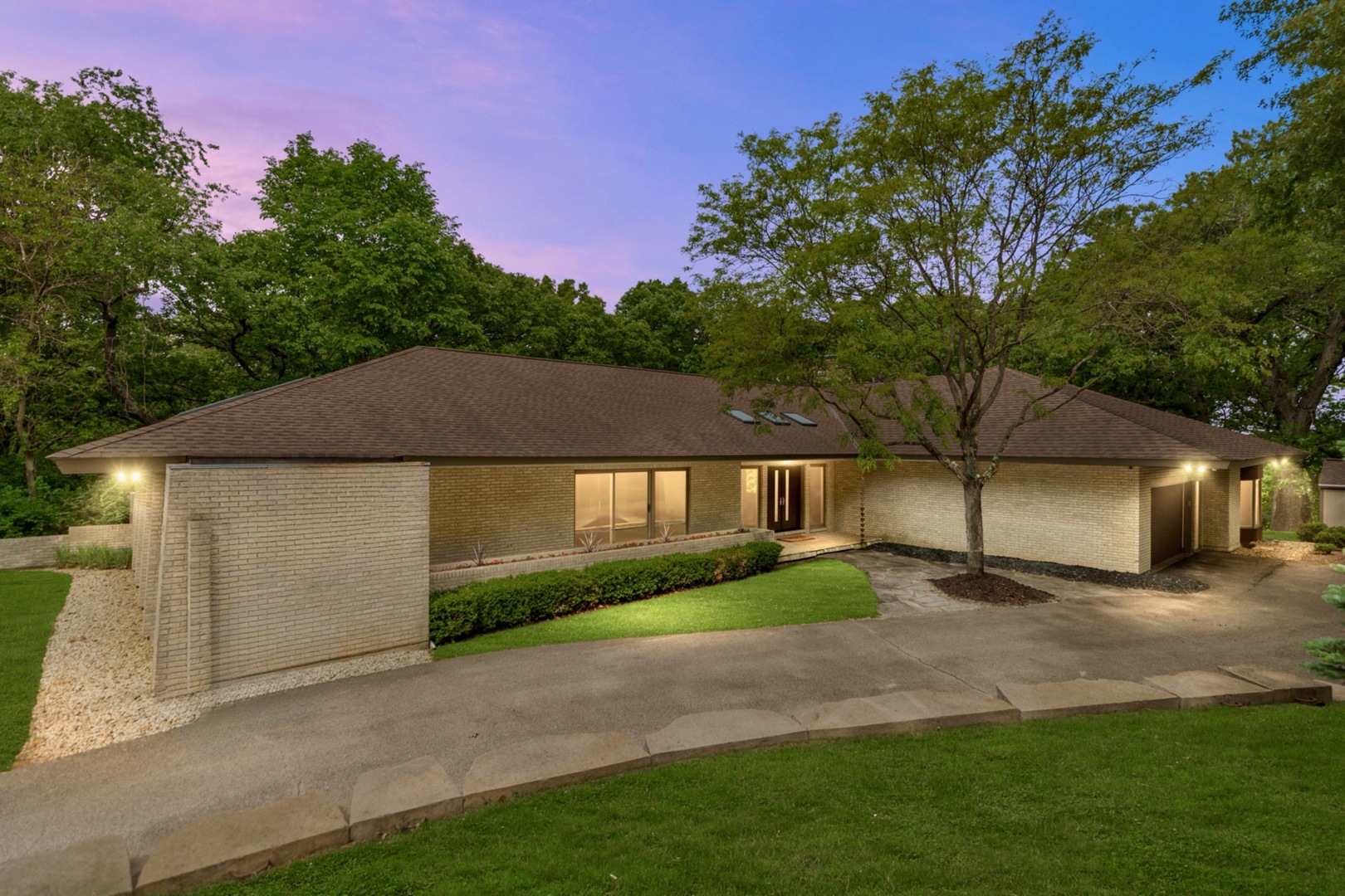 4 Far Hills Road, Barrington Hills, IL