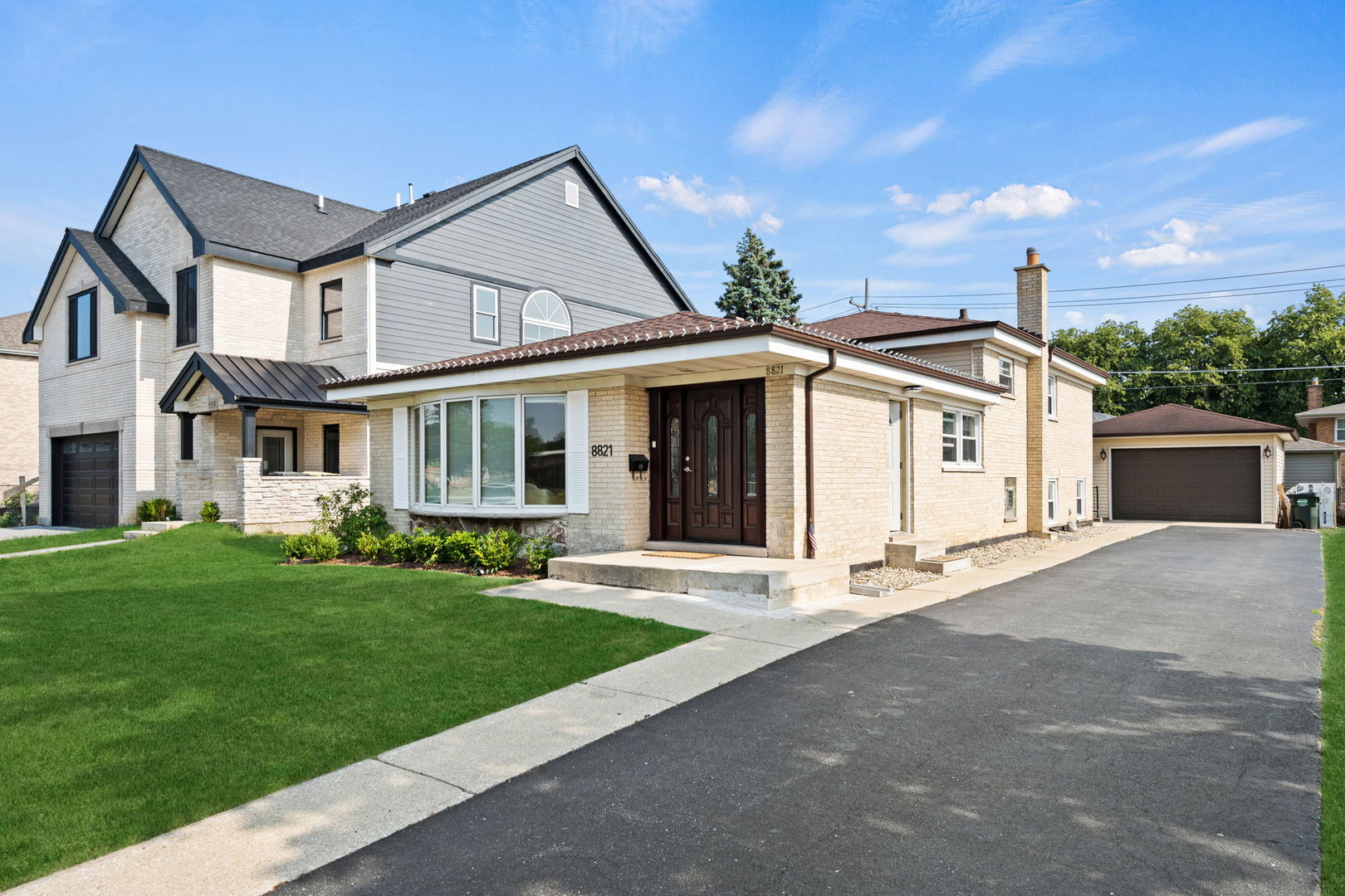 8821 Congress Park Avenue, Brookfield, IL