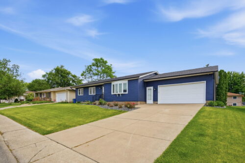 349 W CEDAR Lane, Walcott, IA