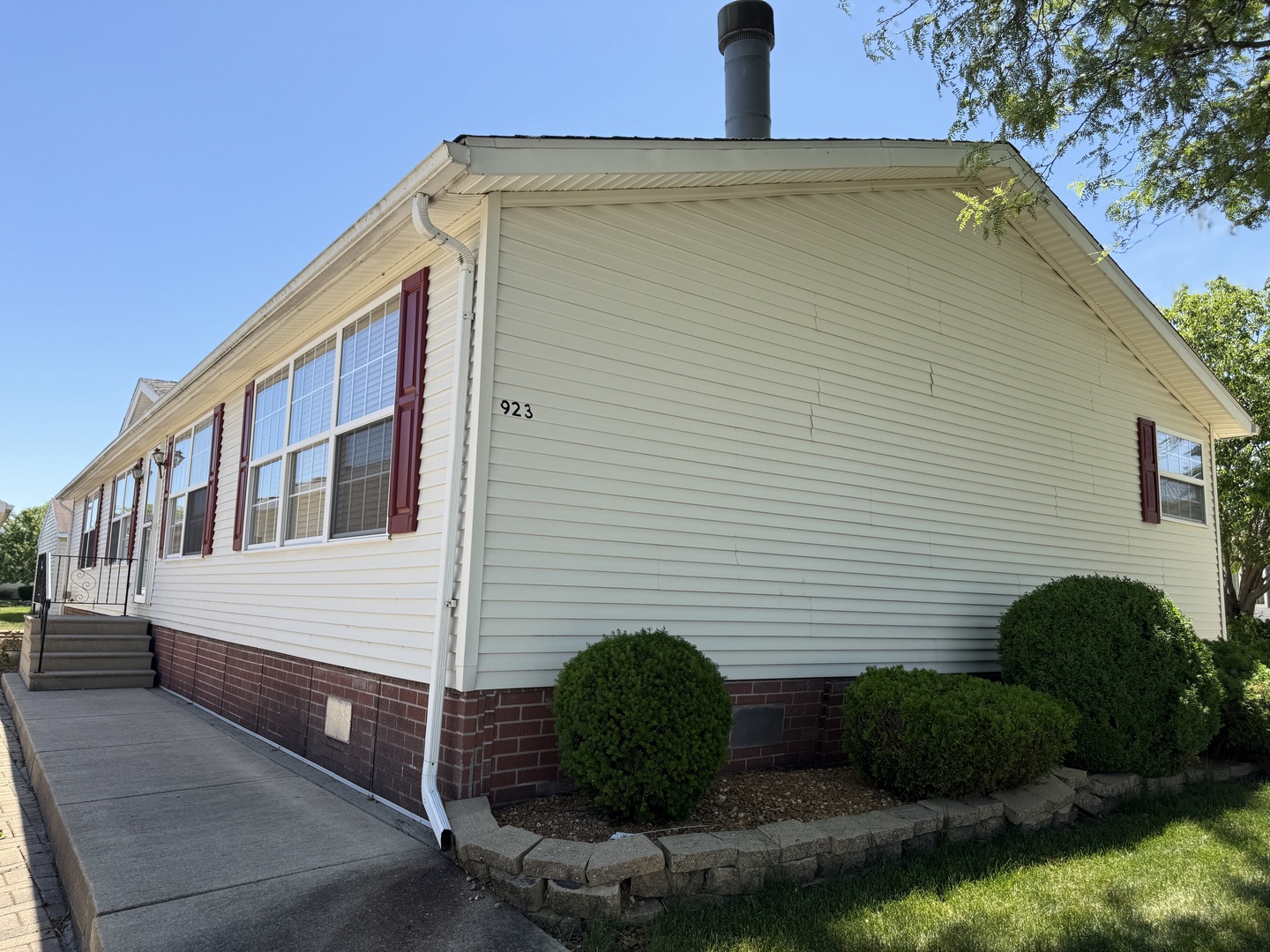 923 Apple Lane, Manteno, IL