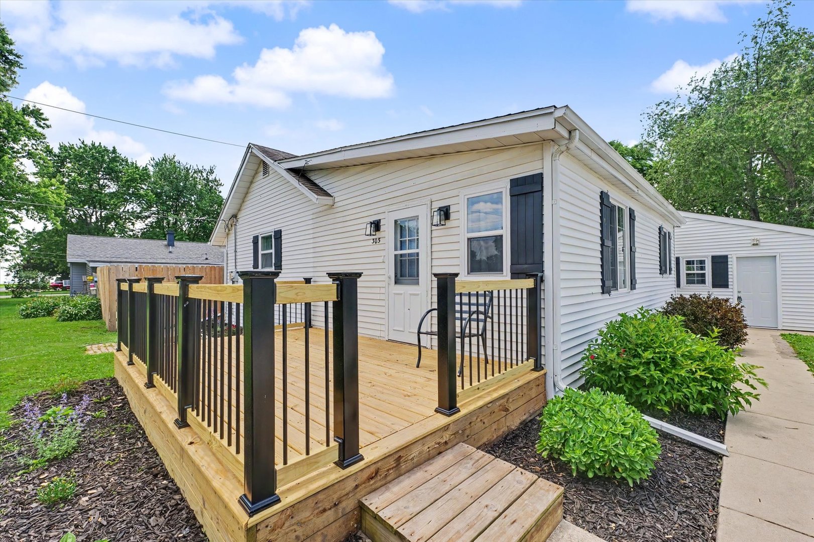 305 S 1st Street, Tolono, IL