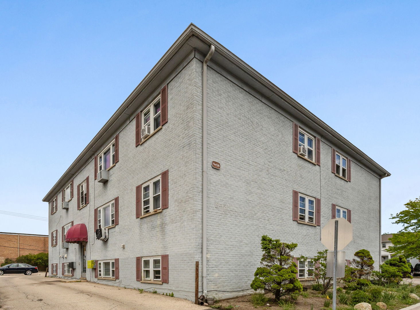9458 Kelvin Lane #103, Schiller Park, IL