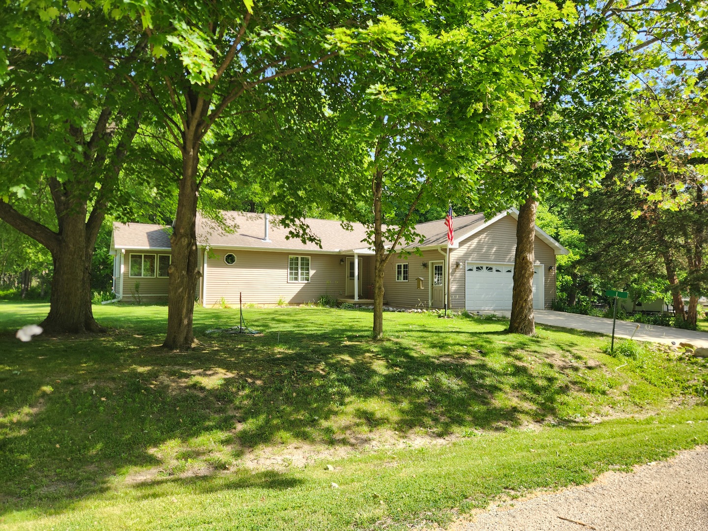 1 W Elmwood Drive, Putnam, IL
