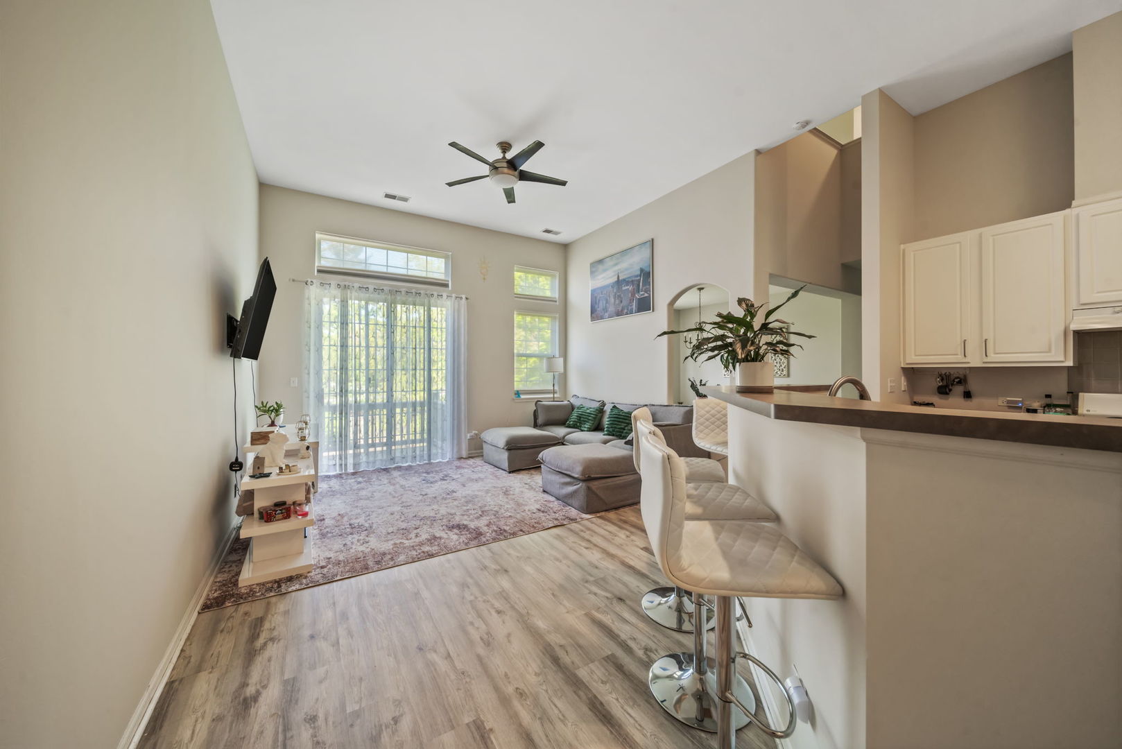 8132 Concord Lane #E, Justice, IL