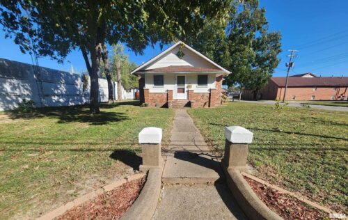 202 N VICTOR Street, Christopher, IL