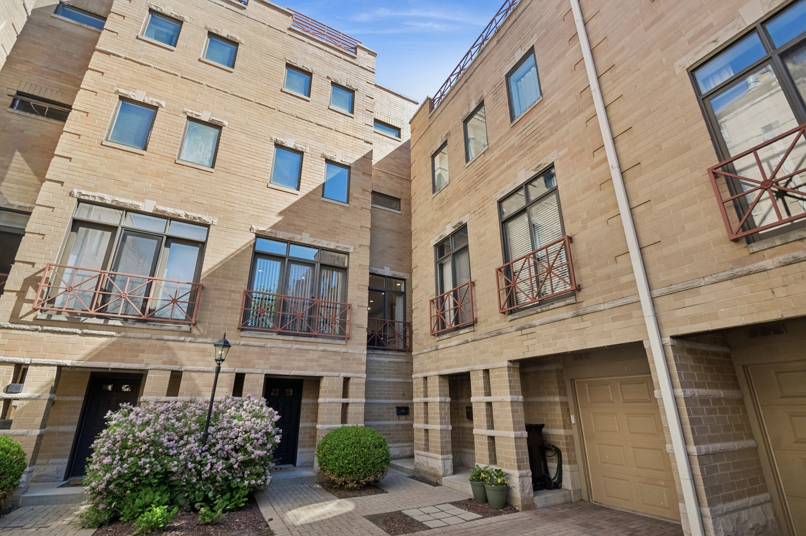 1350 W Byron Street #7, Chicago, IL