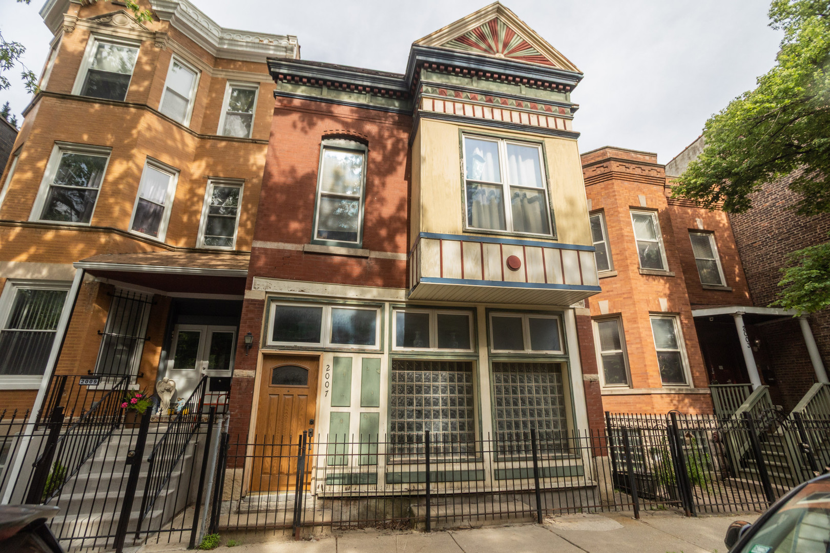 2007 N Oakley Avenue, Chicago, IL