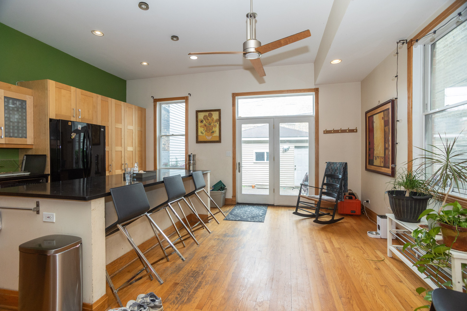 2007 N Oakley Avenue, Chicago, IL