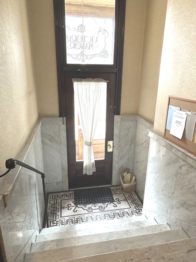 346 N Austin Boulevard #G, Oak Park, IL