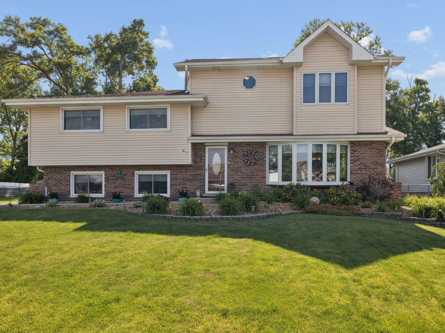 10225 S 86th Court, Palos Hills, IL
