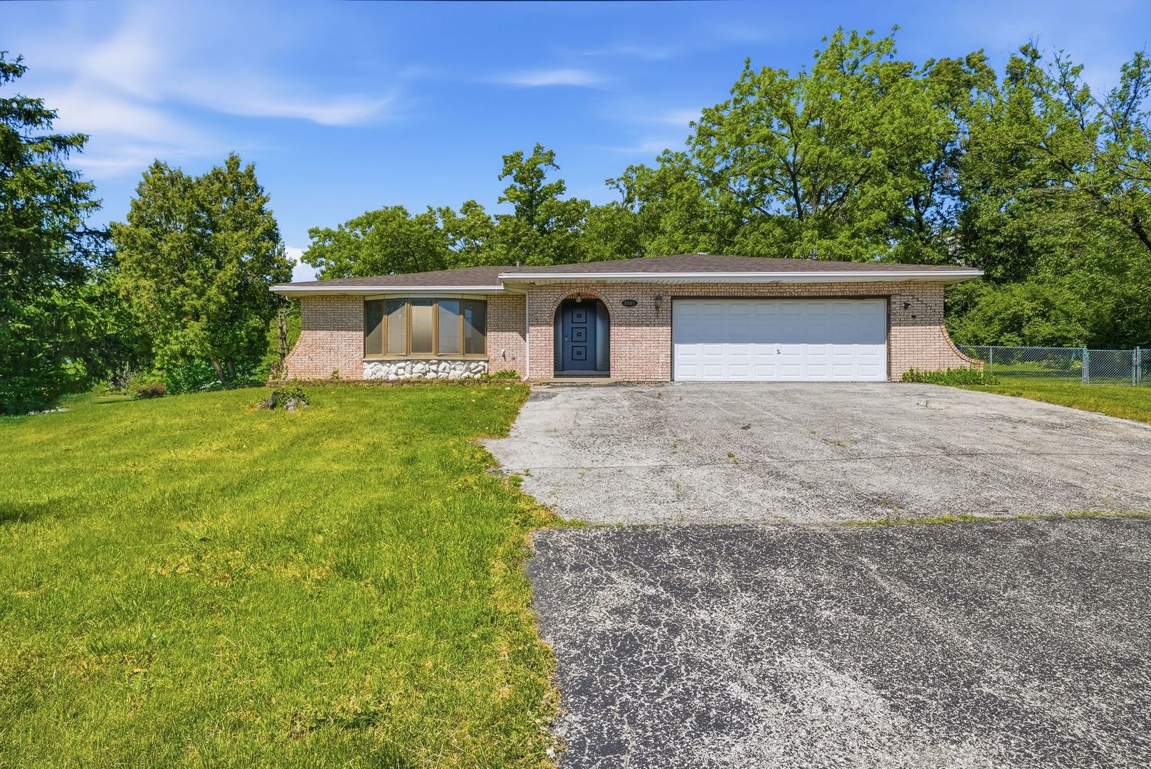 8800 W 104th Street, Palos Hills, IL