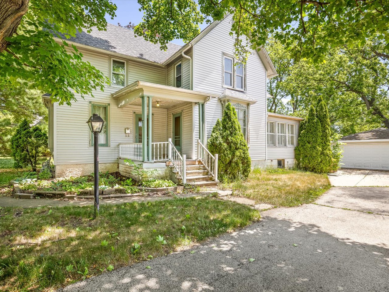 927 E Lincoln Avenue, Belvidere, IL