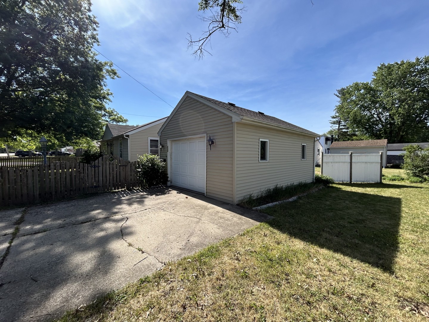 438 E Warren Street, Rockton, IL