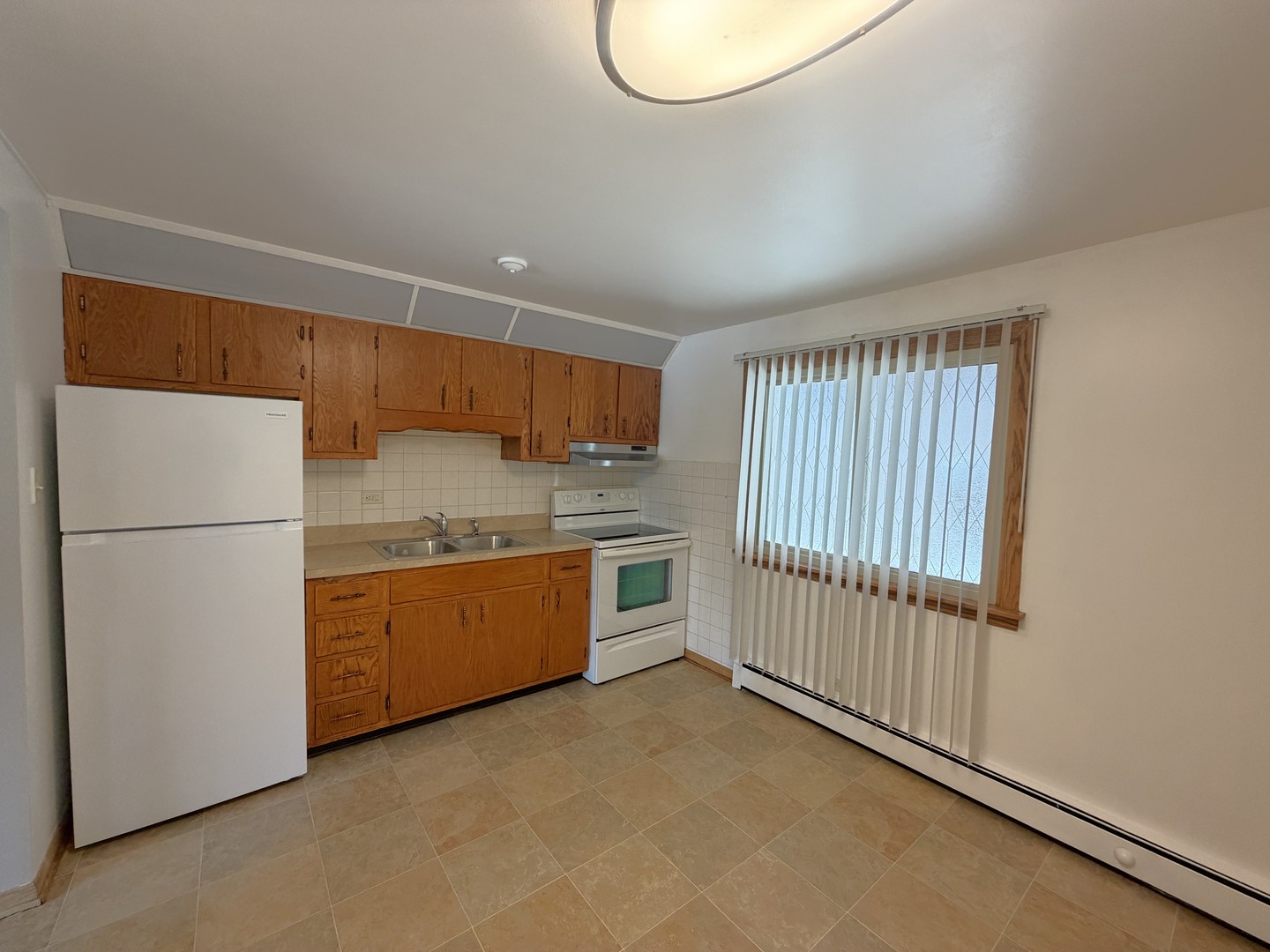 7601 W 61 Place #1S, Summit, IL