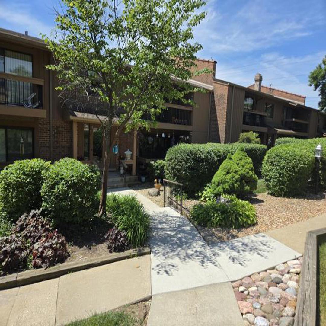 8090 Garfield Avenue #3-1, Burr Ridge, IL