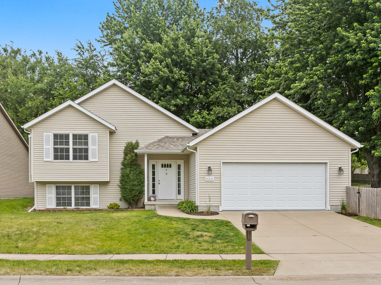 6211 N Clark Street, Davenport, IA