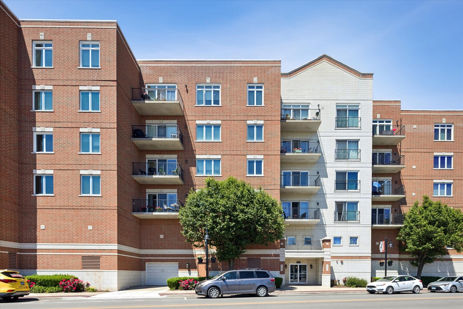 8822 BROOKFIELD Avenue #405, Brookfield, IL