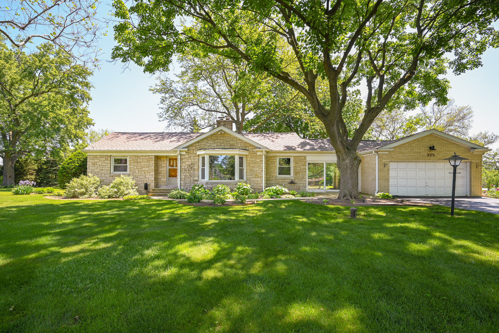325 Lambert Road, Glen Ellyn, IL