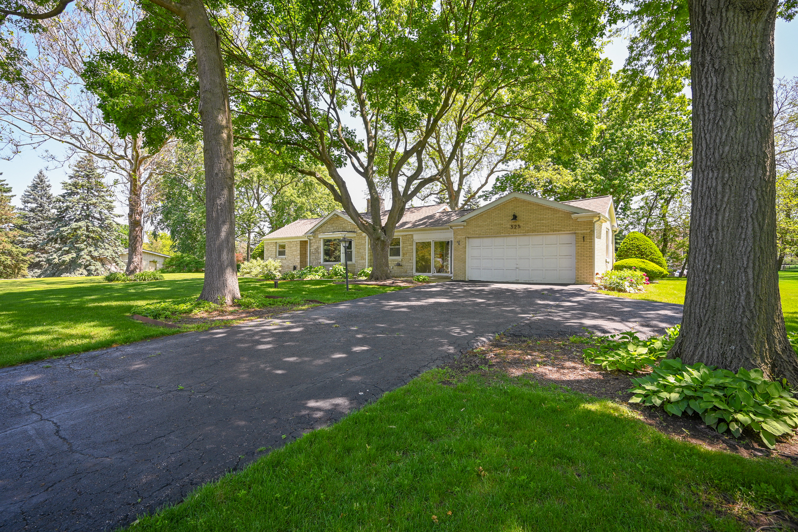 325 Lambert Road, Glen Ellyn, IL
